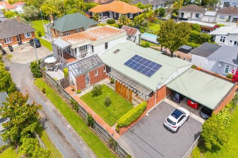 Photo of property in 76a Lake Road, Narrow Neck, Auckland, 0624