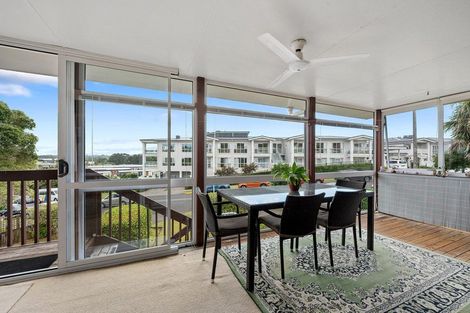 Photo of property in 96 Unsworth Drive, Unsworth Heights, Auckland, 0632