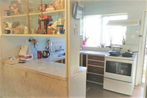 Photo of property in 17a Covil Avenue, Te Atatu South, Auckland, 0610