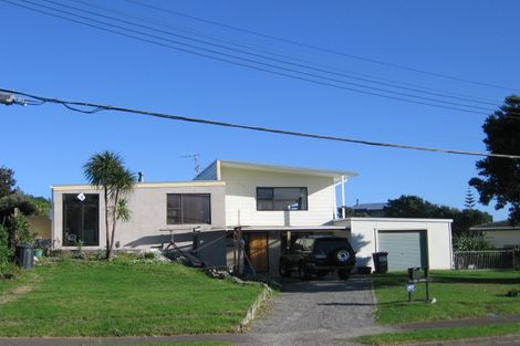 Photo of property in 51 William Street, Waikanae Beach, Waikanae, 5036