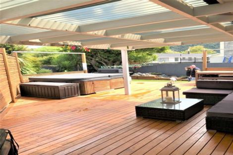 Photo of property in 16 Seattle Grove, Totara Park, Upper Hutt, 5018