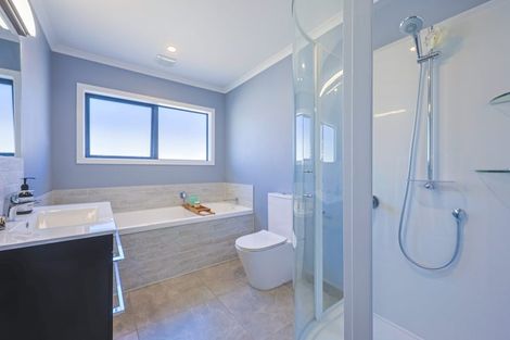 Photo of property in 9 Weatherdeck Close, Whitby, Porirua, 5024