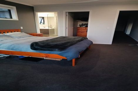 Photo of property in 90 Johnstone Drive, Fitzherbert, Palmerston North, 4410