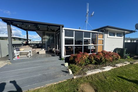 Photo of property in 41 Karaka Crescent, Levin, 5510