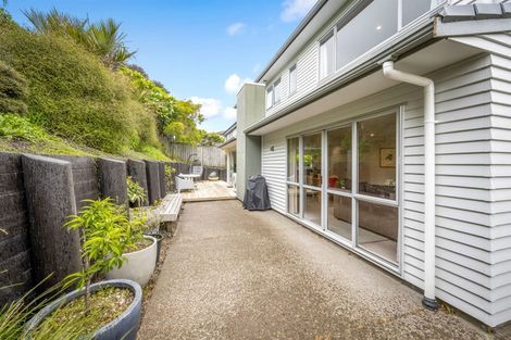 Photo of property in 31 Harrowglen Drive, Northcross, Auckland, 0632