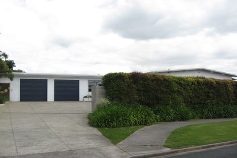 Photo of property in 50 Tindalls Bay Road, Tindalls Beach, Whangaparaoa, 0930