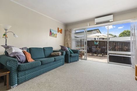 Photo of property in 2/10 Roseburn Place, Pakuranga, Auckland, 2010