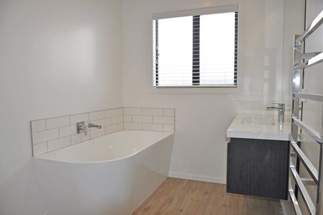 Photo of property in 6 Kapuka Lane, Wanaka, 9305