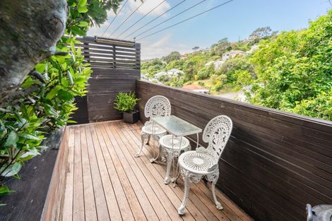 Photo of property in 11 Tiketike Way, Brooklyn, Wellington, 6021