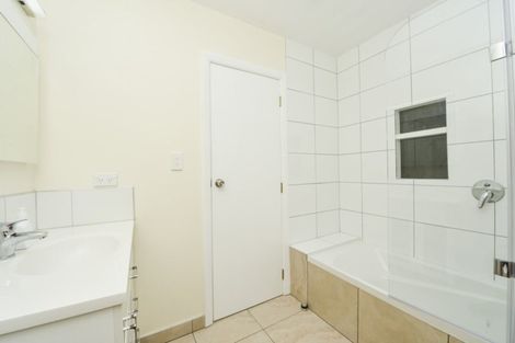 Photo of property in 82 Holland Road, Fairfield, Hamilton, 3214