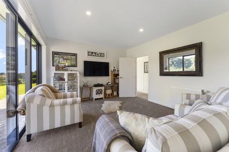 Photo of property in 180 North Manakau Road, Manakau, Levin, 5573