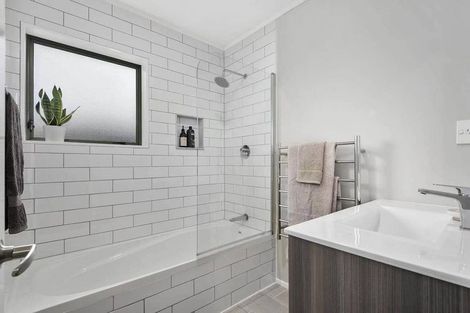 Photo of property in 1 Marbella Drive, Massey, Auckland, 0614