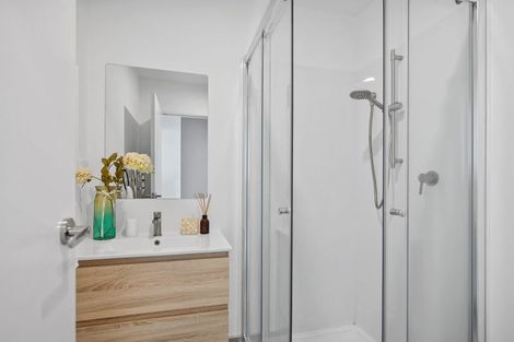 Photo of property in 7/8 Chivalry Road, Glenfield, Auckland, 0629