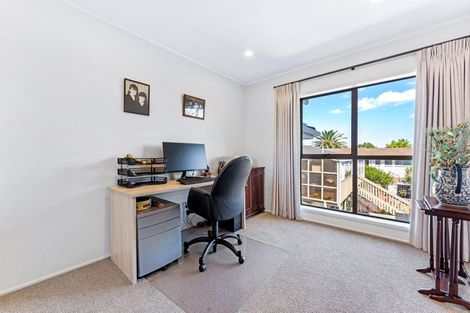 Photo of property in 20 Chatswood Grove, Chatswood, Auckland, 0626