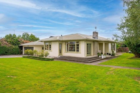 Photo of property in 13 Cambridge Road, Martinborough, 5711