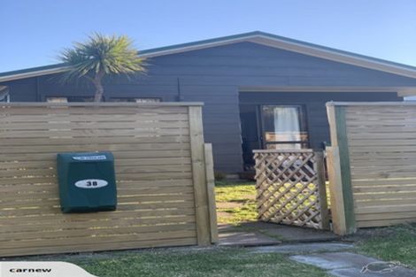 Photo of property in 38 Eruini Street, Waikanae Beach, Waikanae, 5036