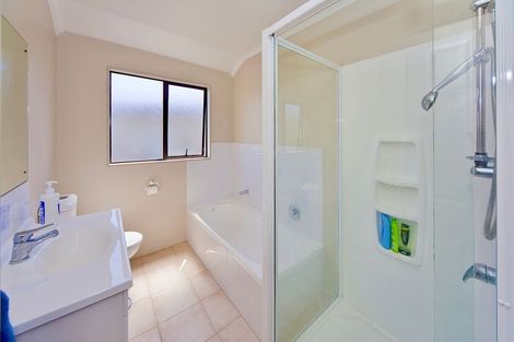 Photo of property in 3 Jomard Terrace, Northcross, Auckland, 0632
