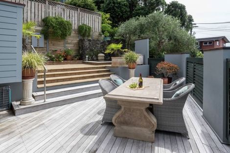 Photo of property in 2/3 Colmar Road, Mellons Bay, Auckland, 2014