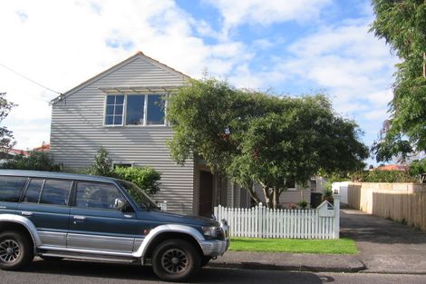 Photo of property in 1 Barberry Lane, Te Atatu Peninsula, Auckland, 0610
