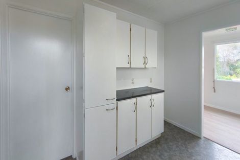 Photo of property in 10 Mile Place, Henderson, Auckland, 0612