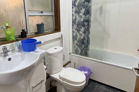 Photo of property in 72 Peach Road, Glenfield, Auckland, 0629