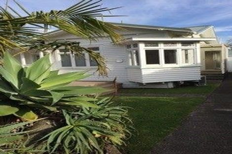Photo of property in 27 Horotutu Road, Greenlane, Auckland, 1061