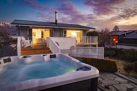 Photo of property in 13 Argyle Place, Arrowtown, 9302