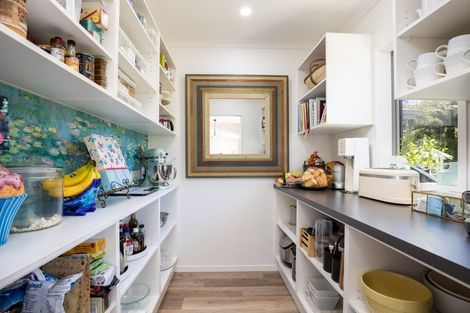 Photo of property in 4 Okoare Lane, Ferndale, New Plymouth, 4310