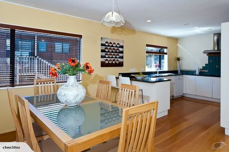 Photo of property in 52 Carlisle Road, Browns Bay, Auckland, 0630