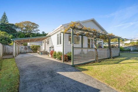 Photo of property in 44 Hookway Grove, Paraparaumu, 5032