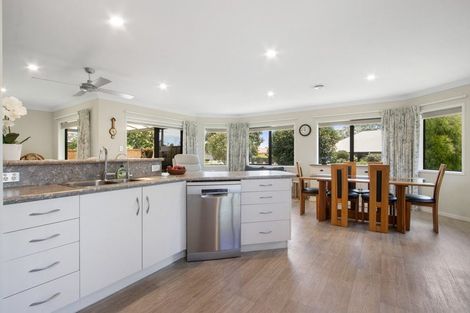 Photo of property in 2 Bransley Grove, Katikati, 3129