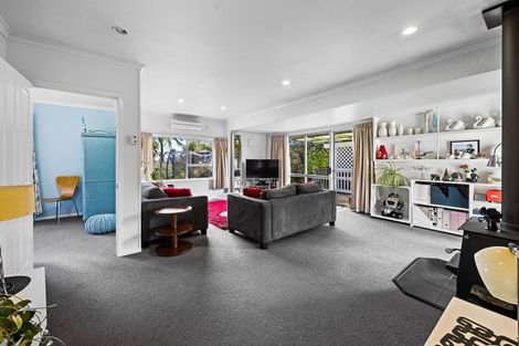 Photo of property in 15 Pukatea Street, Inglewood, 4330