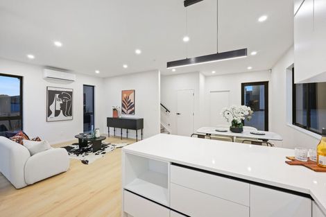 Photo of property in 13b Meadway, Sunnyhills, Auckland, 2010