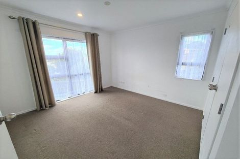 Photo of property in 28 Beauchamp Drive, Massey, Auckland, 0614