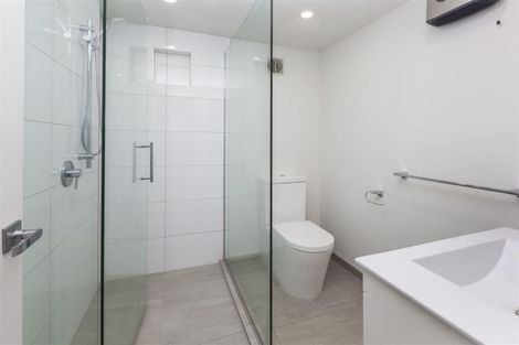 Photo of property in 32 The Brae, Mount Pleasant, Christchurch, 8081