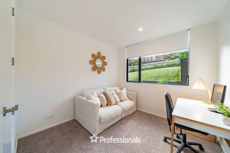 Photo of property in 37 Percy Kinsman Crescent, Riverstone Terraces, Upper Hutt, 5018