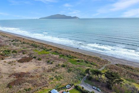 Photo of property in 24 Kitchener Street, Te Horo Beach, Otaki, 5581