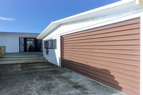 Photo of property in 14 Karaka Street, Merrilands, New Plymouth, 4312