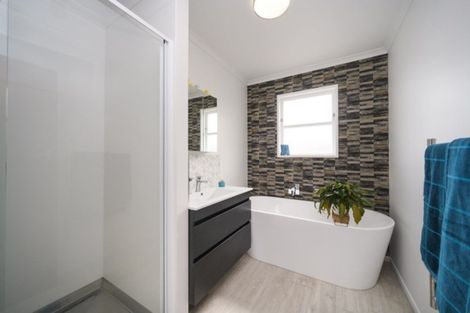 Photo of property in 10 Wairau Place, Kelvin Grove, Palmerston North, 4414