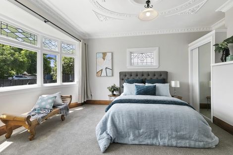 Photo of property in 135 Whites Line East, Waiwhetu, Lower Hutt, 5010