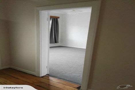 Photo of property in 15 Huia Road, Point Chevalier, Auckland, 1022
