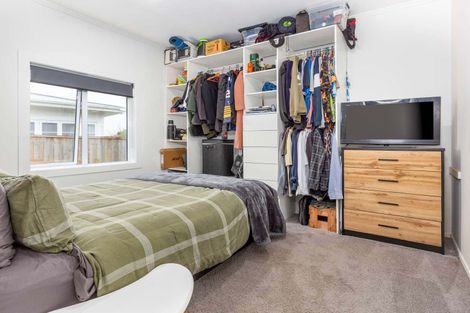 Photo of property in 9 Youngs Road, Papakura, 2110