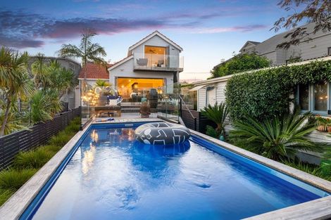 Photo of property in 31 Church Street, Northcote Point, Auckland, 0627