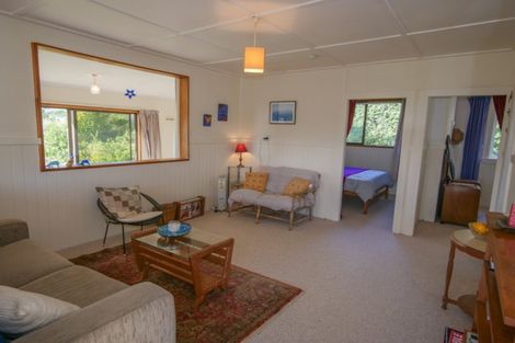 Photo of property in 21 Seaview Road, Cable Bay, 0420