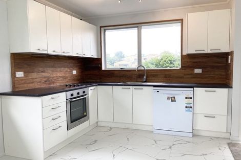 Photo of property in 69 Kemp Road, Massey, Auckland, 0614