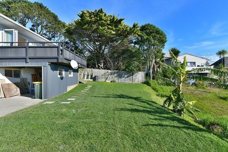 Photo of property in 2/8 Folkestone Street, Murrays Bay, Auckland, 0630