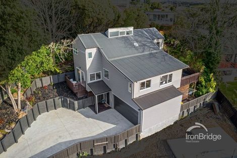 Photo of property in 10 Louise Place, Browns Bay, Auckland, 0630