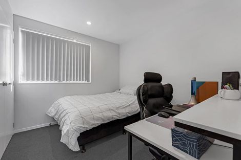 Photo of property in 2/119 Bruce Mclaren Road, Henderson, Auckland, 0612