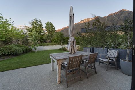 Photo of property in 2 Falconer Rise, Jacks Point, Queenstown, 9371