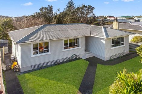 Photo of property in 9 Endeavour Street, Marfell, New Plymouth, 4310